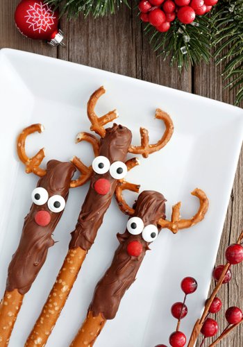 Recipe Christmas Chocolate Pretzel Rods