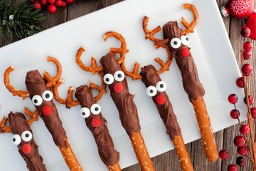 Recipe Christmas Chocolate Pretzel Rods