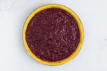 Arranging the pastry shapes over the jam