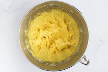 Adding the sifted flour to the mixture