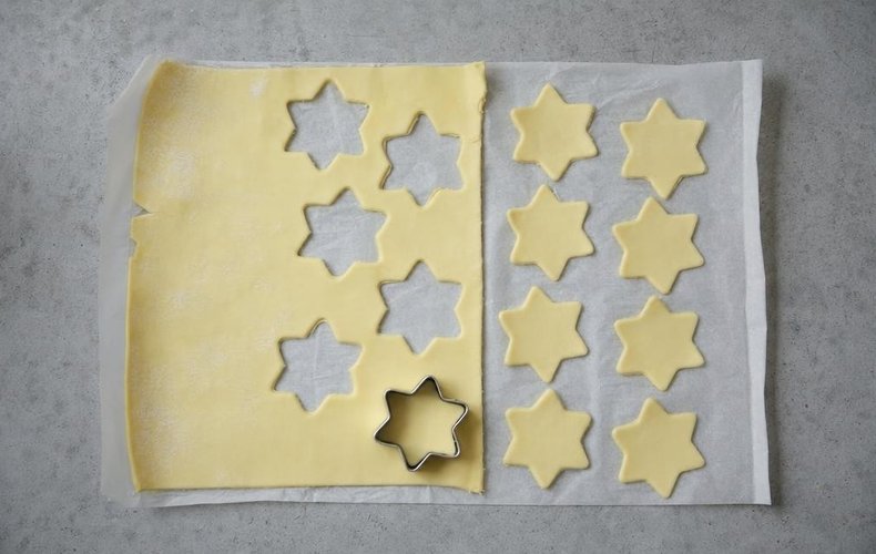 Christmas Star Vol-au-Vents, step 1: cutting stars out of the puff pastry