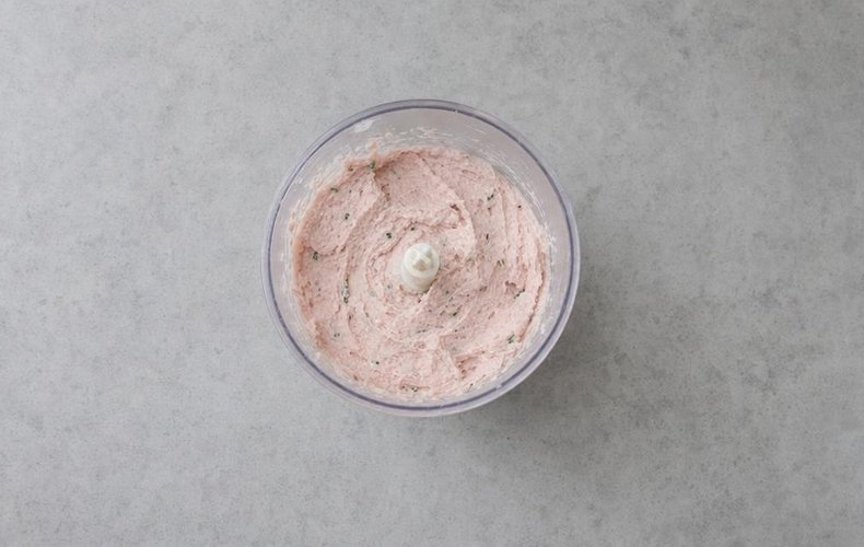 Christmas Star Vol-au-Vents, step 5: blending robiola, ham and chives into a mousse