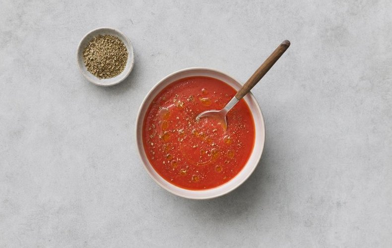 Christmas Tree Mini Pizzas, step 1: seasoning the tomato passata with salt, oil and oregano
