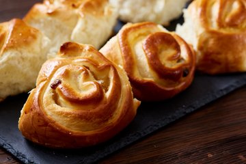 Recipe Cinnamon Raisin Roses