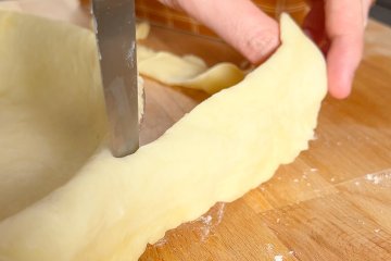 Pie pan lined with the rolled-out crust