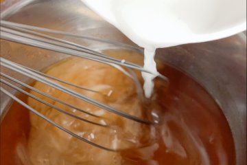 Cornstarch whisked into the hot apple juice
