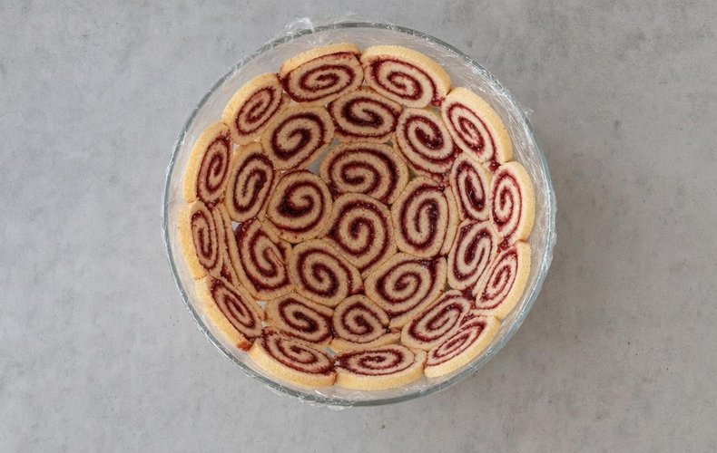 Classic Charlotte Royale, step 9: bowl filled with the Bavarian cream filling