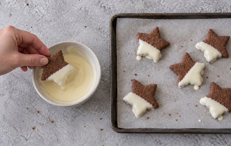Cocoa and Hazelnut Shortcrust Cookies, step 6: cookies half-dipped in white chocolate