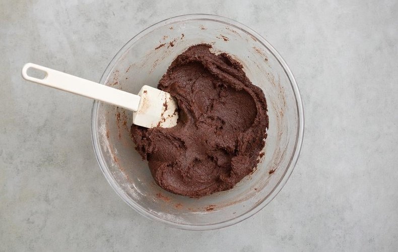 Cocoa Pinecone Cookies, step 3: mixing the cocoa and flour into a soft dough