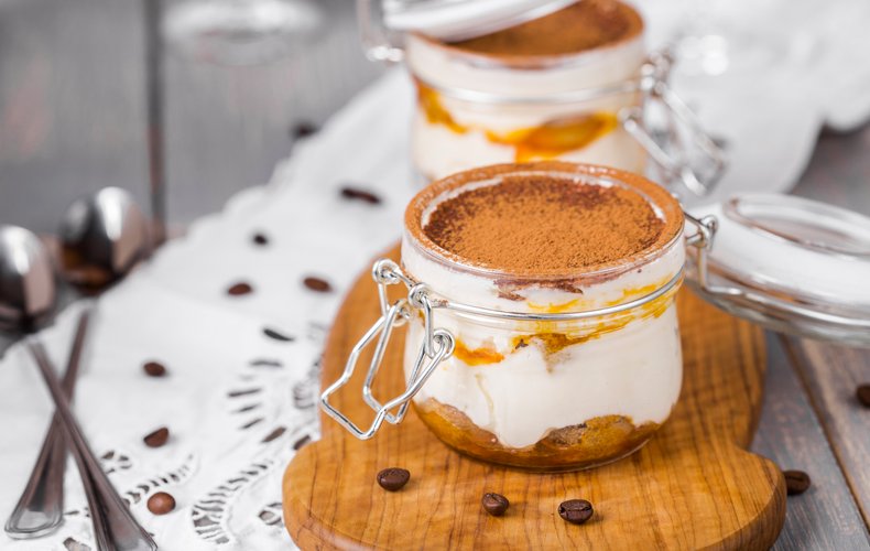 Coffee and pandoro mousse, a layered spoon dessert