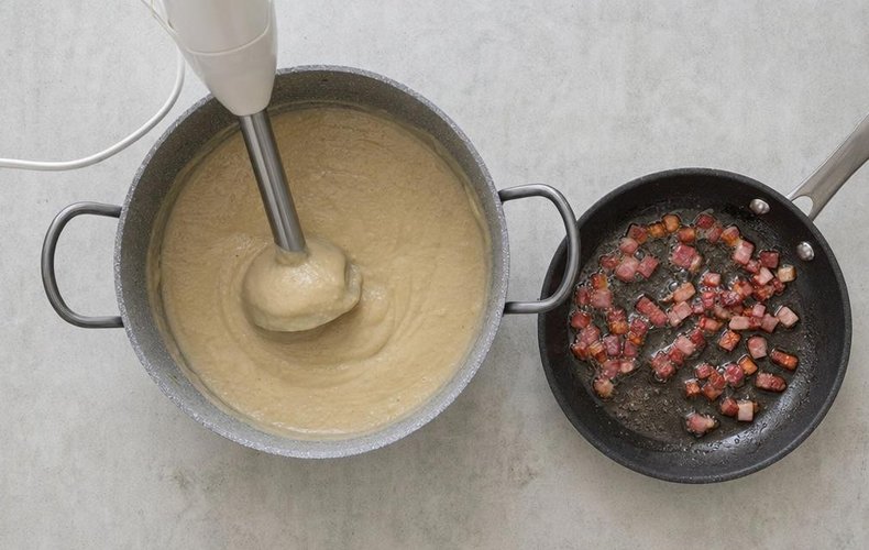 Creamy Chestnut Soup, step 3: blending the soup with an immersion blender