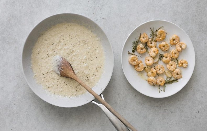 Creamy Shrimp Tagliatelle, step 5: cream reducing in the pan
