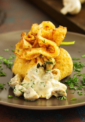 Recipe Crepe Bundles with Mushrooms and Béchamel