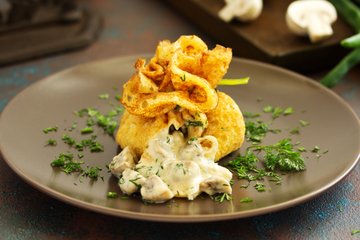 Recipe Crepe Bundles with Mushrooms and Béchamel