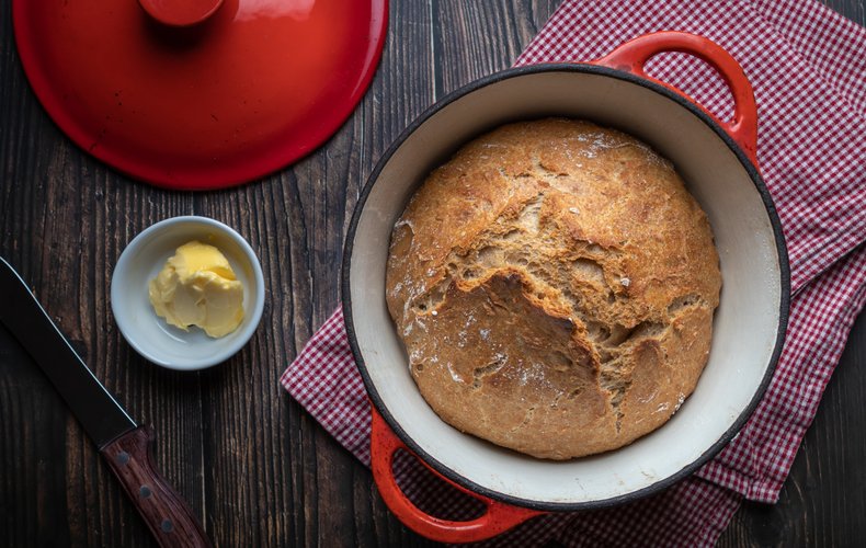Bread baked in a cast-iron pot