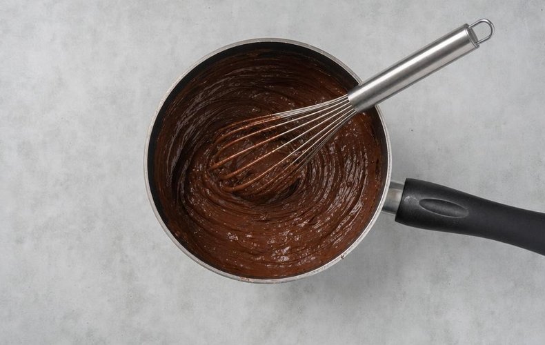 Filled Panettone, step 2: making the chocolate pastry cream