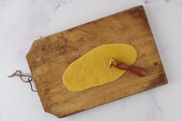Making fondant seals with a wax seal stamp