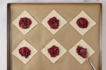 Pastry diamonds topped with jam