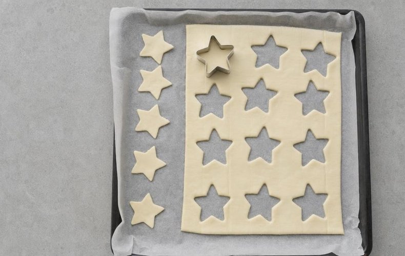Filled Puff Pastry Stars, step 2: stars cut out of the puff pastry