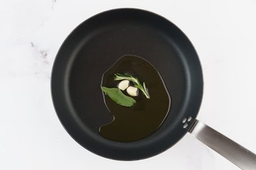 Making Funghi Trifolati, photo 1