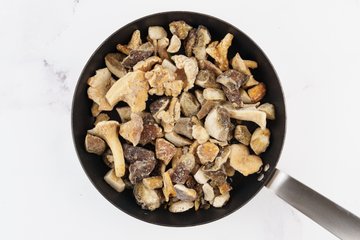 Making Funghi Trifolati, photo 2