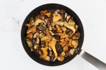 Making Funghi Trifolati, photo 3
