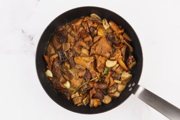 Making Funghi Trifolati, photo 7