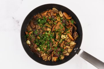 Making Funghi Trifolati, photo 8