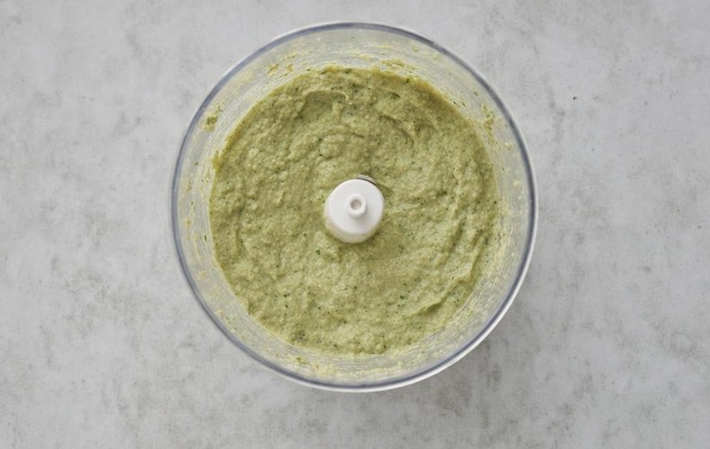 Gorgonzola and Bacon Savory Pie, step 2: artichokes blended with thyme and oil into a cream