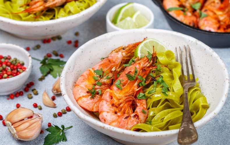Green tagliatelle with shrimp