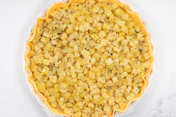 Spreading the potatoes over the filling