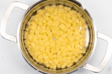 Dicing the potatoes