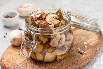 Recipe Homemade Button Mushrooms Preserved in Oil