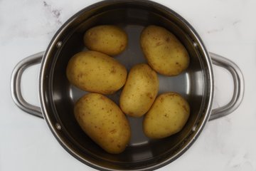 Homemade Mashed Potatoes, step 1: boiling the potatoes