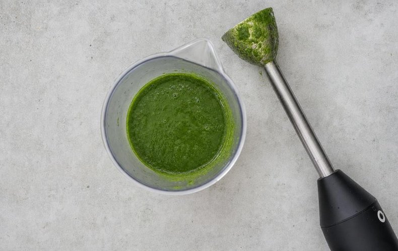 Homemade Paglia e Fieno Tagliatelle, step 1: boiled spinach blended into a cream