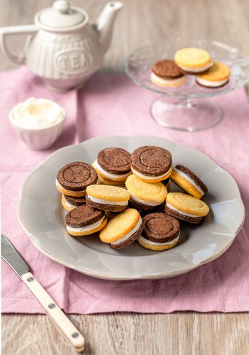 Recipe Homemade Ringo Cookies (Cocoa and Vanilla Sandwich Cookies)