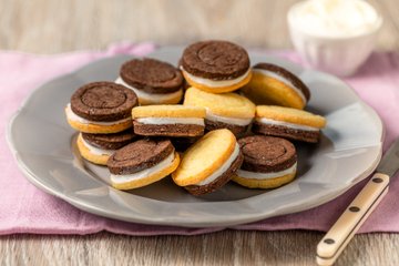 Recipe Homemade Ringo Cookies (Cocoa and Vanilla Sandwich Cookies)