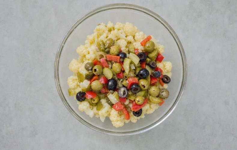 Insalata di Rinforzo, step 3: adding the other ingredients to the cauliflower