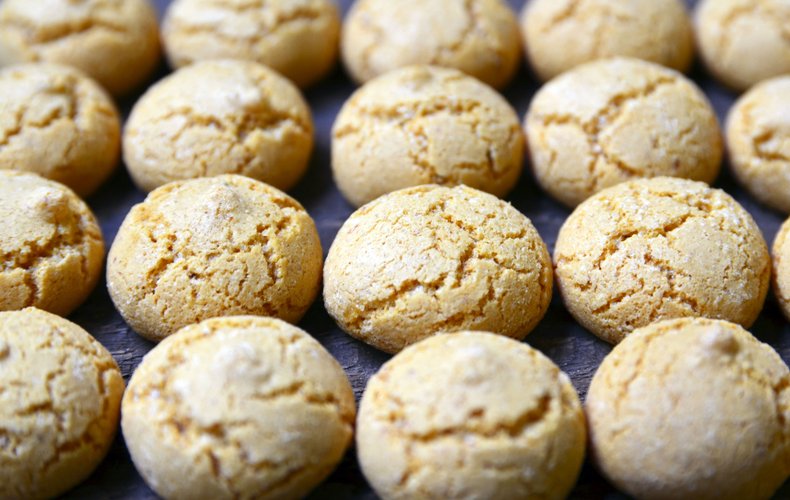 Italian cookies made with Prosecco