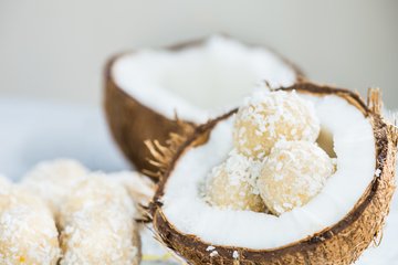 Recipe Lemon Coconut Truffles