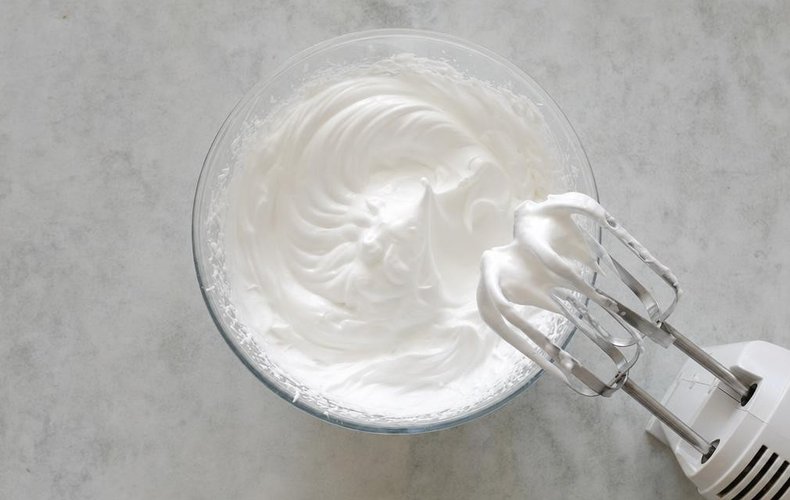 Lemon Mousse, step 2: pouring the hot lemon syrup into the whipped egg whites