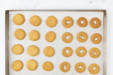 Making Linzer Cookies, photo 15