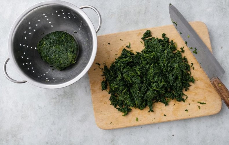 Malfatti, step 1: boiling the spinach