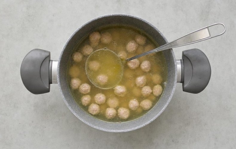 Meatballs in Broth, step 4: cooking the meatballs in the strained broth