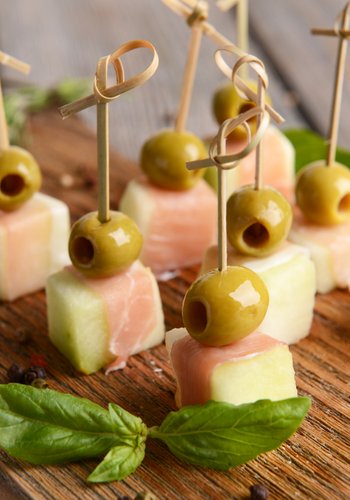 Recipe Melon, Prosciutto and Olive Skewers