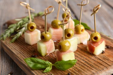 Recipe Melon, Prosciutto and Olive Skewers