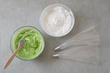 Meringue Christmas Trees, step 2: piping the meringue onto wooden skewers