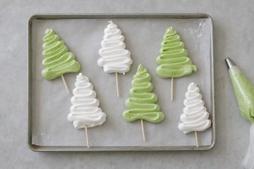 Meringue Christmas Trees, step 2: white and green meringue trees on the baking sheet