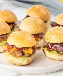 Recipe Mini Burgers with Caramelized Onions