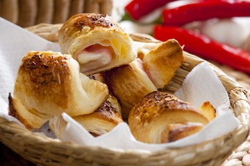 Recipe Mini Savory Puff Pastry Crescents with Speck